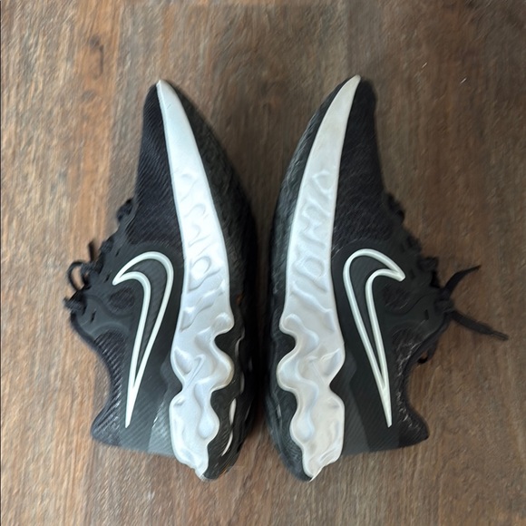 Nike Renew Sneakers - Picture 1 of 3